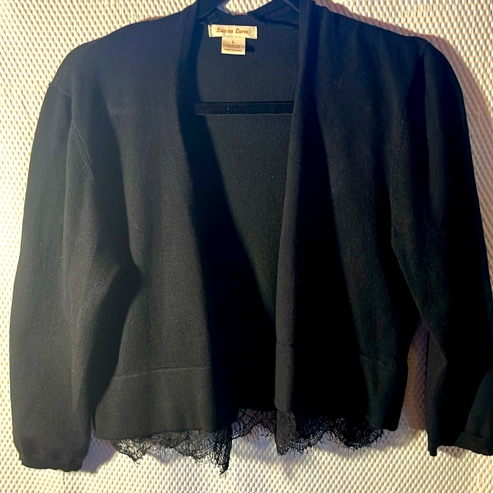 Luxxe lane cropped cardigan. Lace edging at bottom, straight edge opening